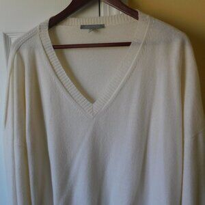 Nieman Marcus Cashmere V-neck